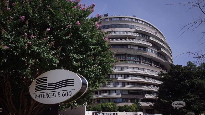 150501114442-watergate-complex-exlarge-169